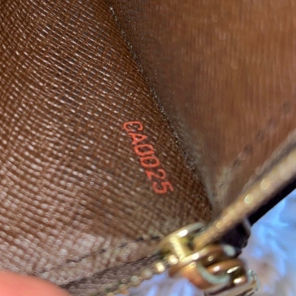 Authentic Louis Vuitton Damier Ebene crossbody - Picture 8 of 11